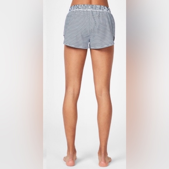 Sweaty Betty London Surfs Up Striped Board Shorts Size Medium Beetle Blue Stripe - Picture 9 of 10